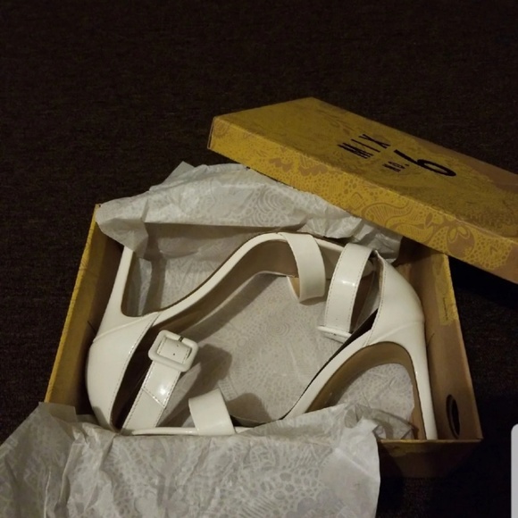 DSW Mix No.6 Lole Heels - Picture 7 of 7